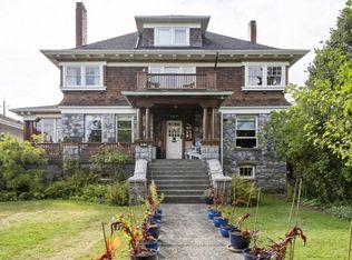 1617 W Grand Blvd, North Vancouver, BC V7L3Y2