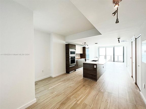 3rd image of 460 NE 28th St APT 3804