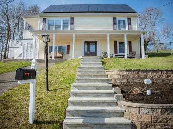 9 Hammer Place, Branford, CT 06405