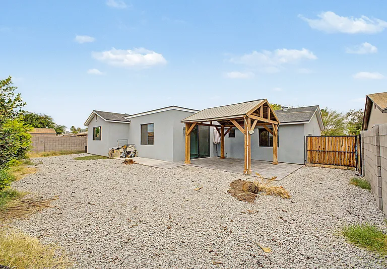 3701 E Ludlow Dr — Photo 45