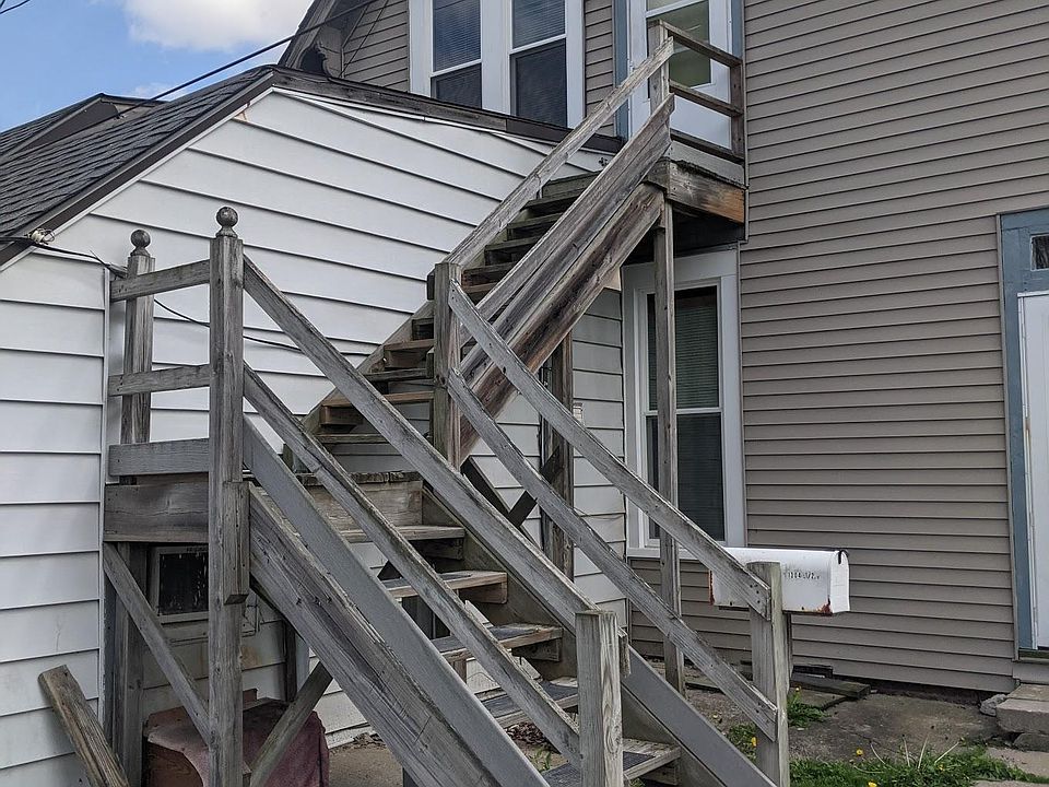 1st image of 1304 1/2 S 4th St