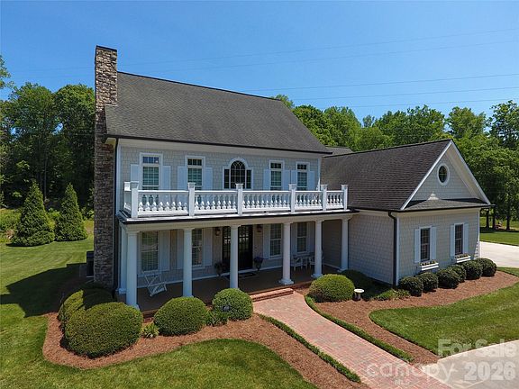 3rd image of 745 Saint Andrews Rd