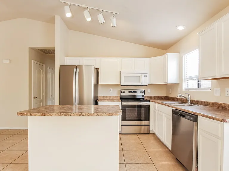 11026 W Wilshire Dr — Photo 6