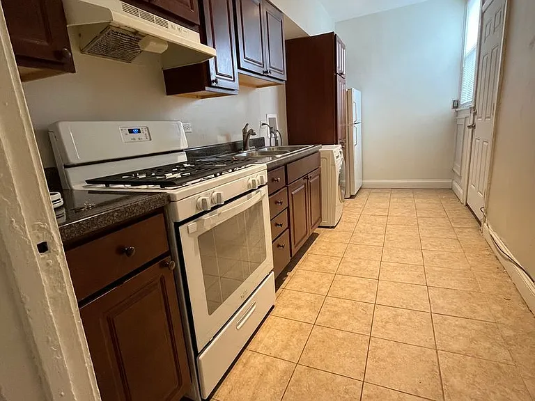 Greenleaf Apartments — Photo 1