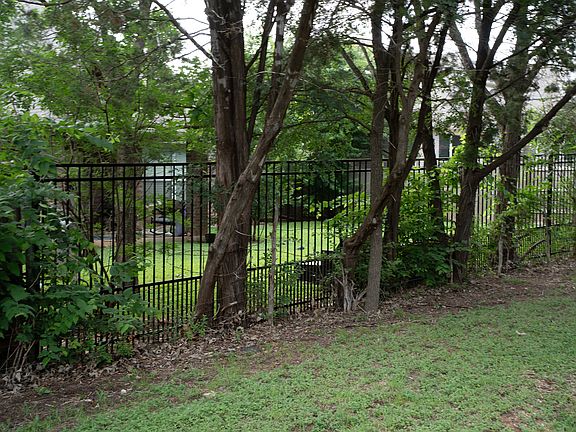 Backyard has iron gate with access directly to the green belt. 2 minute walk to Walsh Middle School from the backyard.