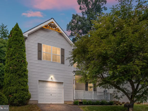 14 Victory Way, Upper Chichester, PA 19061