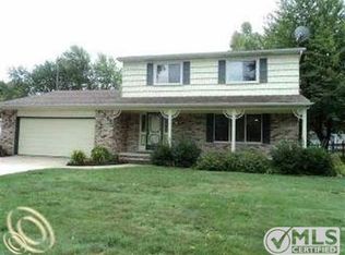 517 Cardinal Dr, Marysville, MI