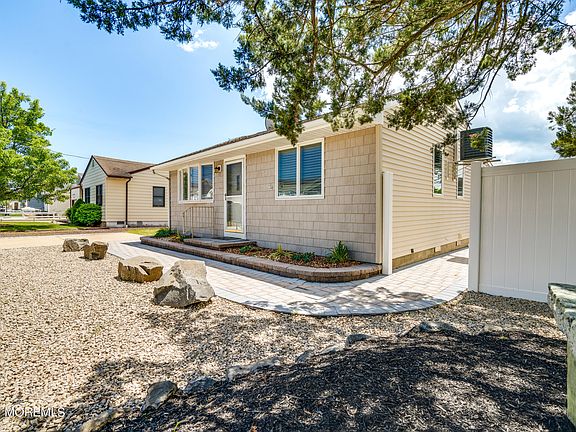 2nd image of 14 Bayview Drive