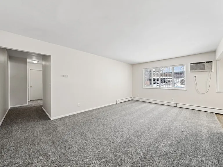 Williamsburg Apartments — Photo 15