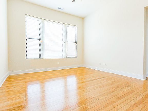 3rd image of 3945 N Janssen Ave #3959-2E