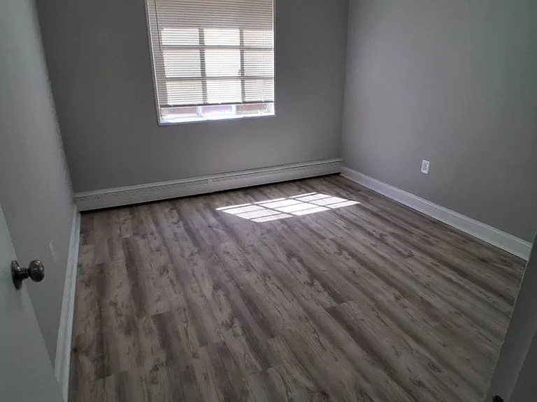 5516 N H Burroughs Ave NE — Photo 8