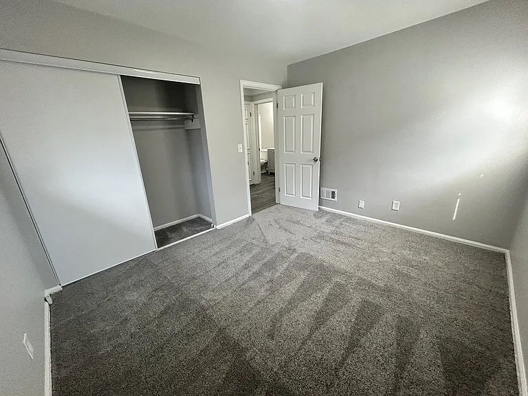 Secor Flats — Photo 76