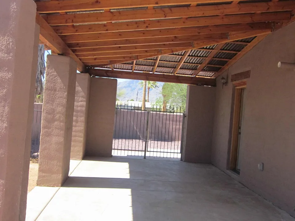 4342 E Edison St