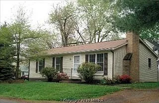 2 Cedar St photo 1