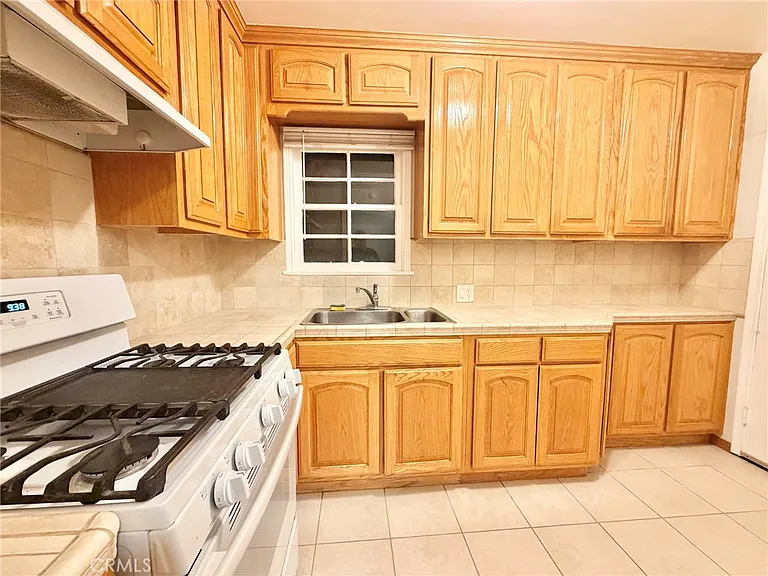 1744 Huntington Dr — Photo 26