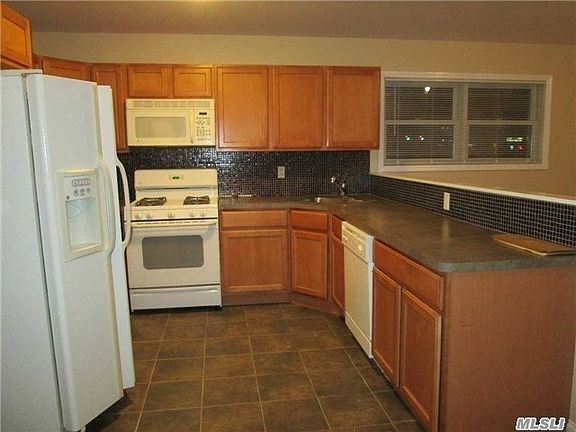 3rd image of 308 Roosevelt Blvd