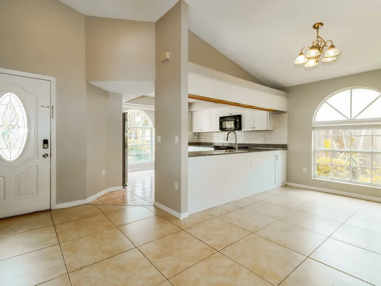 7921 Hathaway Dr — Photo 5