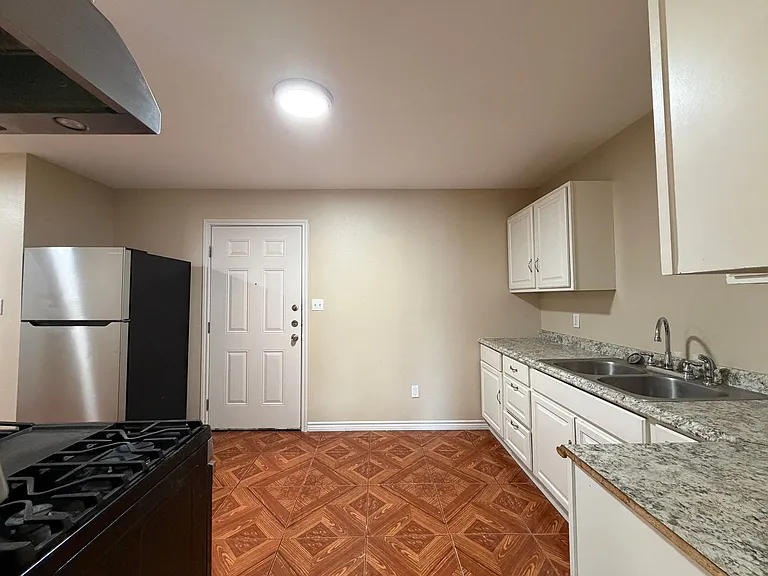 1618 Birch Pl — Photo 4