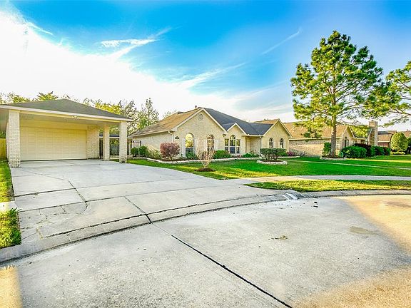 3rd image of 421 Meadows Forest Dr