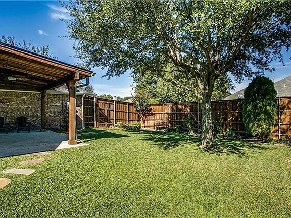 3rd image of 7808 Glenoaks Dr