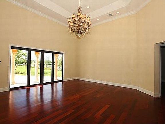 4th image of 16750 Stratford Ct