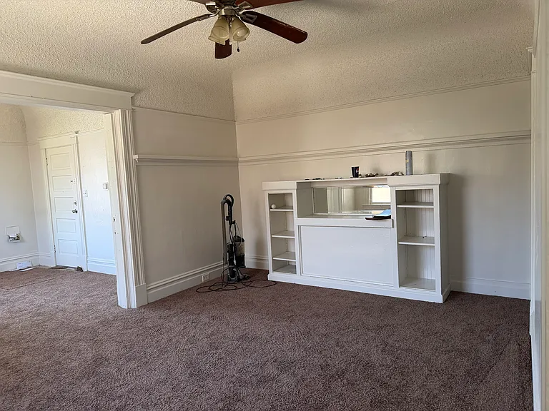 643 W Poplar St — Photo 5