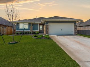 12916 SW 6th St, Yukon, OK 73099