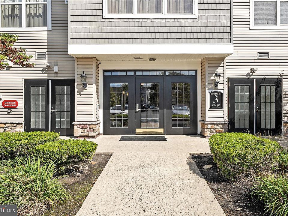 1st image of 325 Masterson Ct