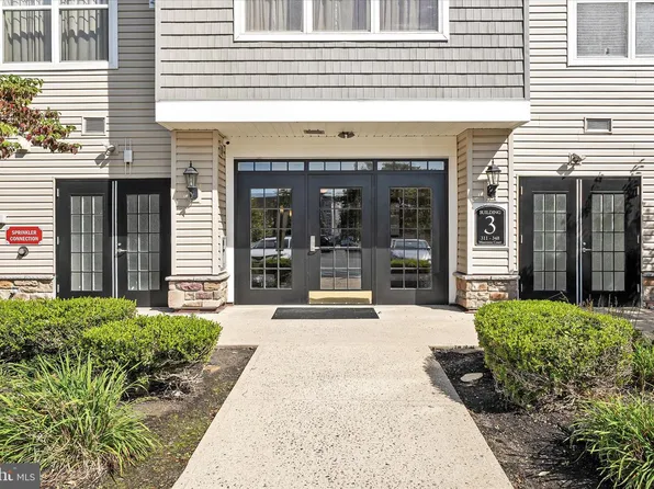 325 Masterson Ct, Trenton, NJ 08618