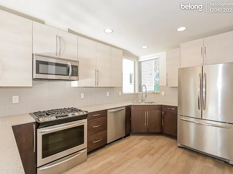 504 N 105th St — Photo 9