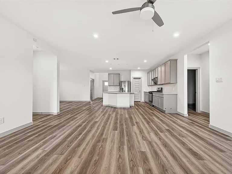 1107 Lakes Edge Ln — Photo 17