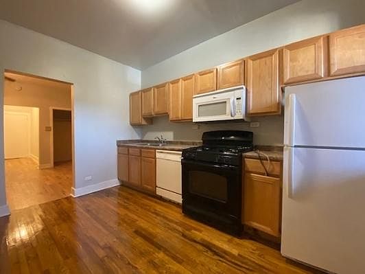 2nd image of 4010 N Kenmore Ave #2A