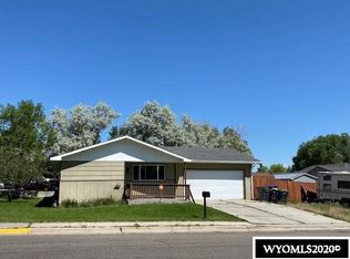 2035 Colorado Dr, Green River, WY 82935