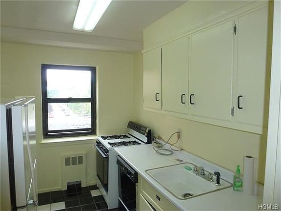 4th image of 40 Fleetwood Ave APT 3A
