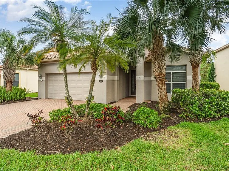 13585 Troia Dr — Photo 2