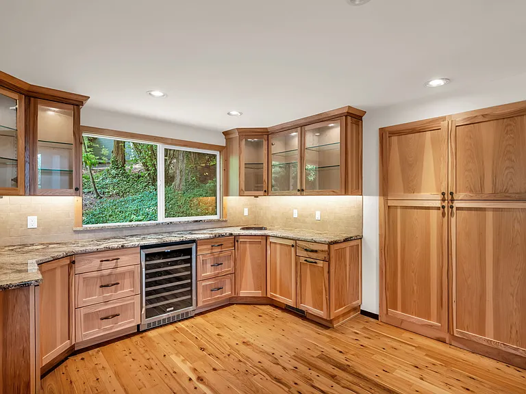 6671 E Mercer Way — Photo 5
