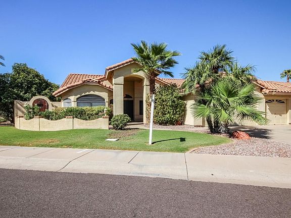 2nd image of 3014 N Meadow Ln