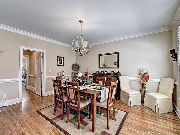 4th image of 230 Willow Brook Dr