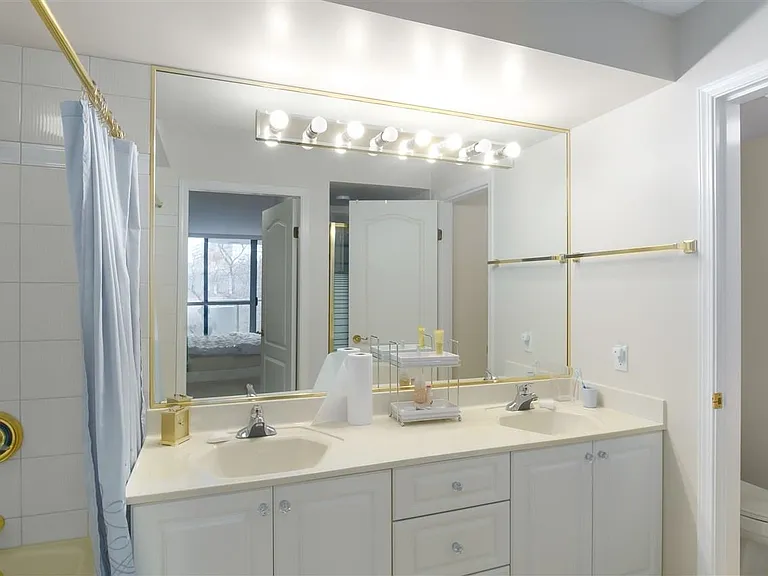 7500 Granville Ave #405 — Photo 8