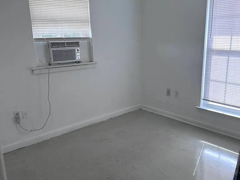604 Homewood Pl — Photo 4