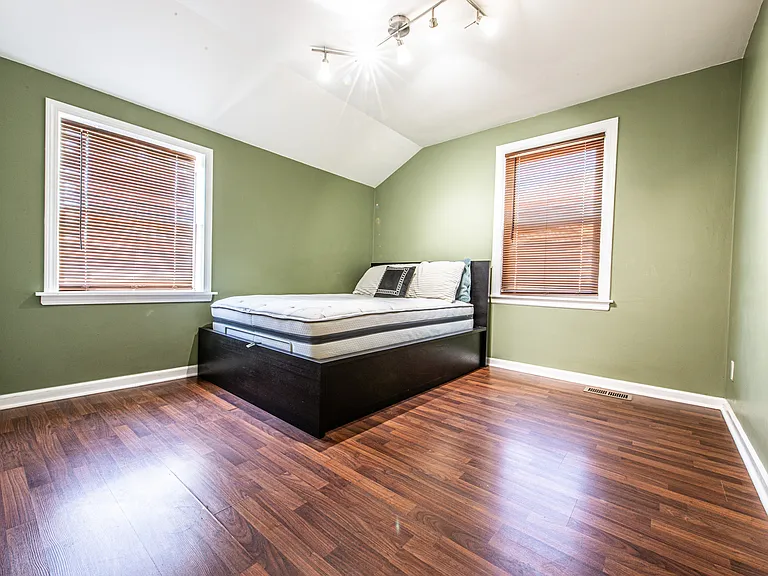 6611 W Foster Ave — Photo 27