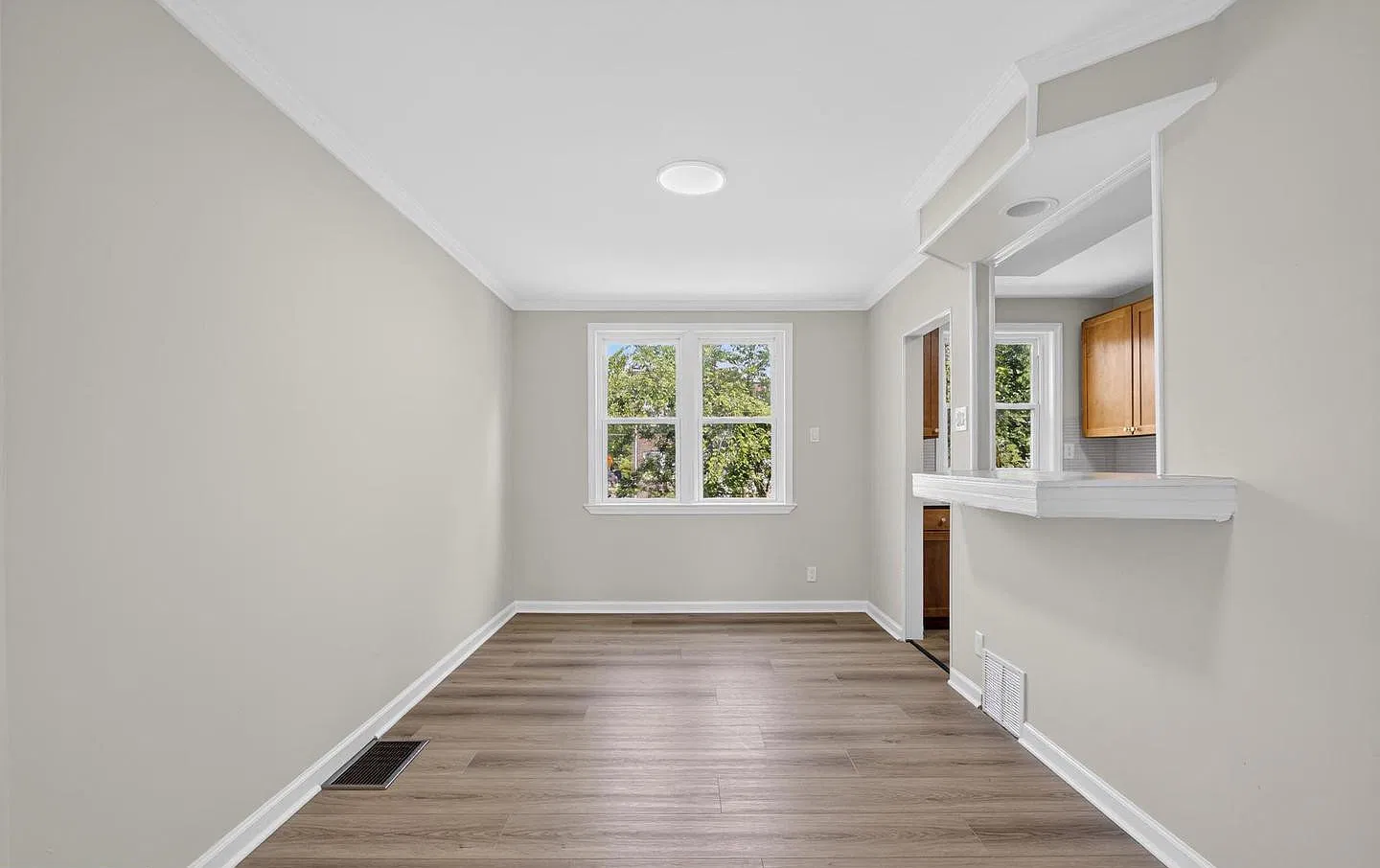 3 bed, 1024 sqft, $1,950 — Photo 3