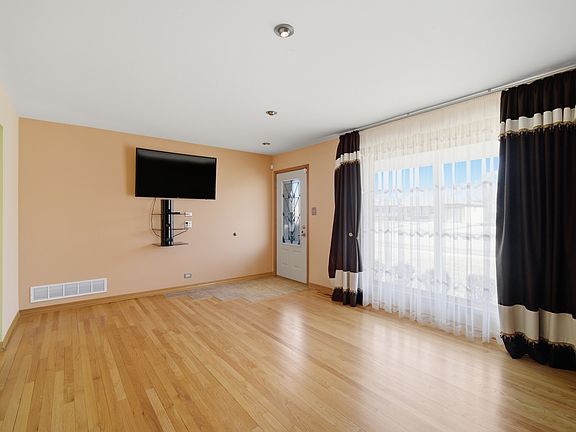 4th image of 434 S Yale Ave