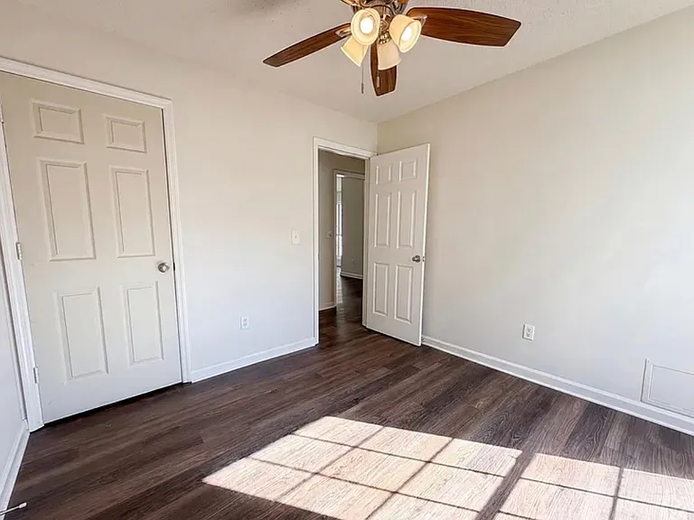 2028 Larson Ln — Photo 3