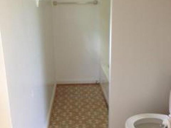 3rd image of 22848 Lawrence Ave