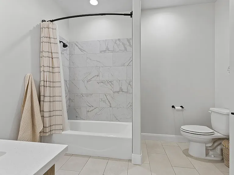 1933 S Old Stone Cv — Photo 12