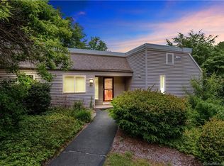 58 Library Ln #58, Simsbury, CT 06070