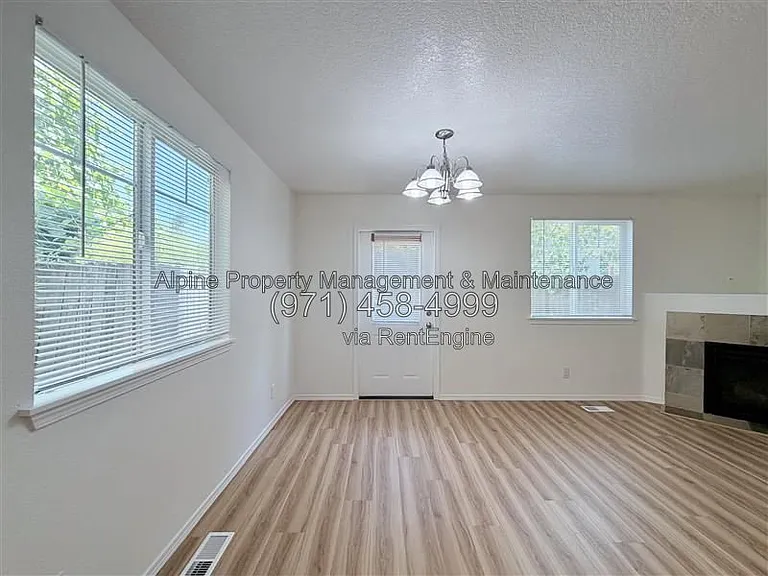 210 NW Connell Ave — Photo 11