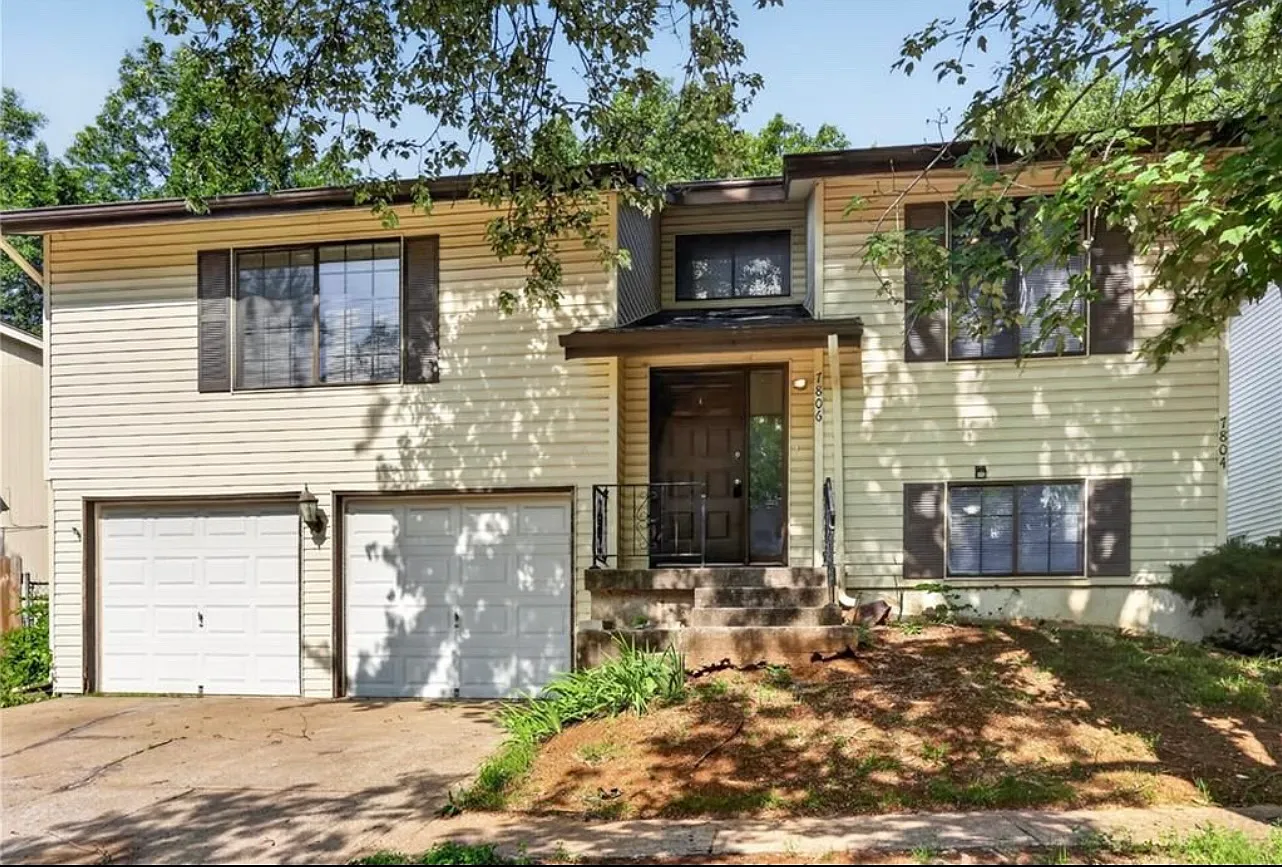 2 bed, 1100 sqft, $1,350 — Photo 1