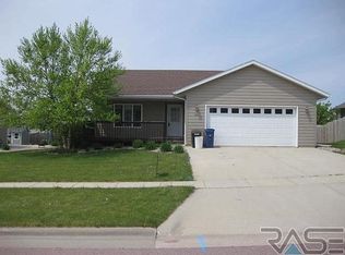 911 Blueridge Rd, Dell Rapids, SD 57022